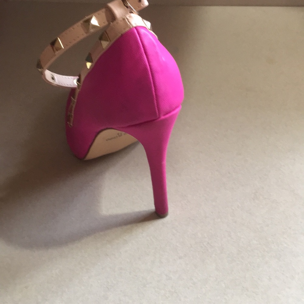 Shoes - Picture 3 of 4